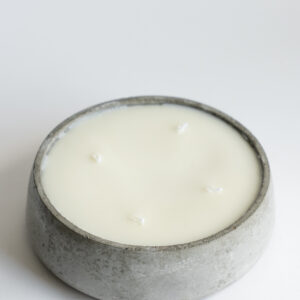 קערת נר – נר ריחני טבעי בכלי יצוק בטון בעבודת יד